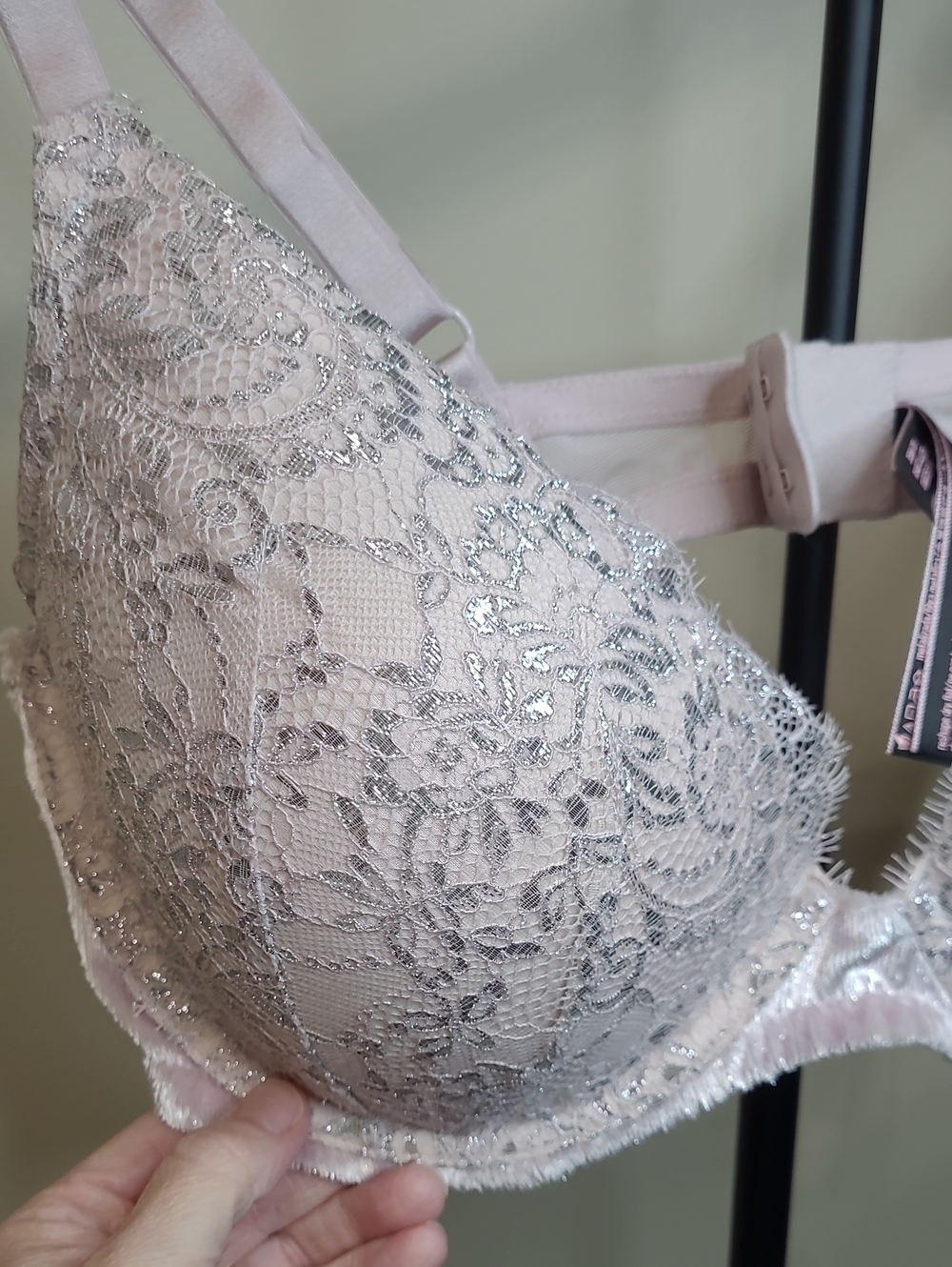 Victorias Secret Light Pink & Silver Lace Very Sexy Lightly Lined Plunge Bra 38D - Picture 2 of 8